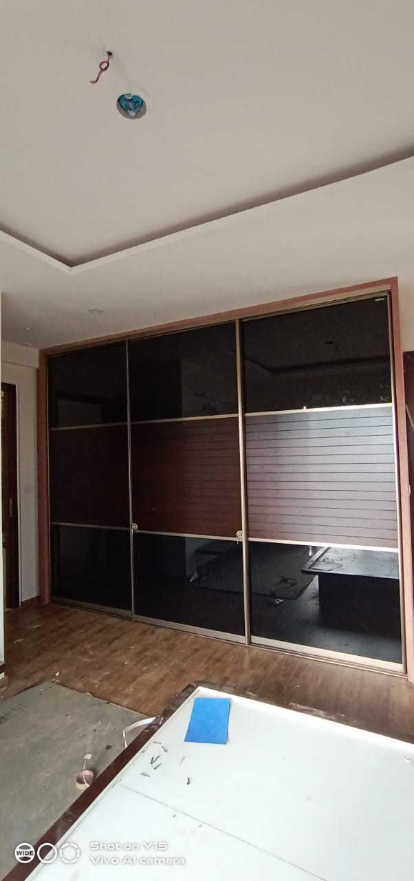 lacquer-glass-wardrobe-dealers-manufacturers-in-gurgaon-gurugram-india-top-dealers-manufacturers-in-gurgaon